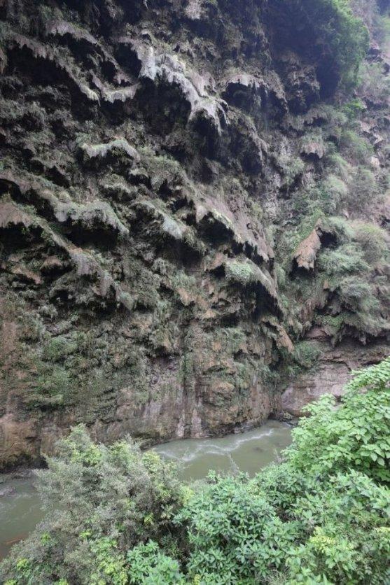 云南突发山体滑坡,已致20人遇难24人失联,搜救工作正紧急进行